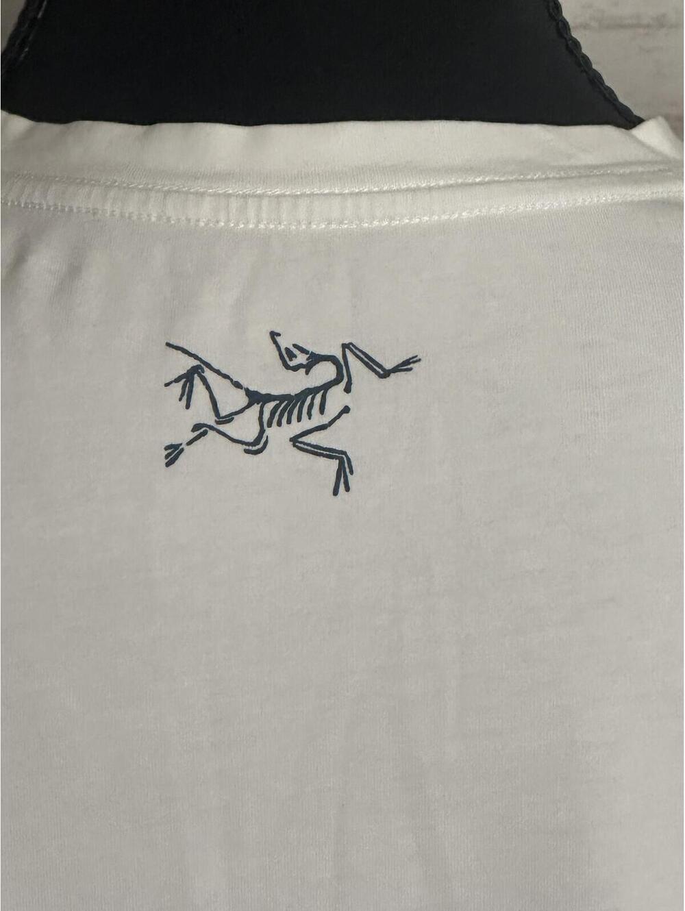 Arc'teryx Women's white mountain graphic short sleeve t-shirt Small gorpcore - Picture 6 of 7
